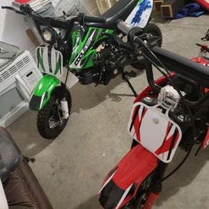 Mini dirt bikes holds person up to 250 pounds